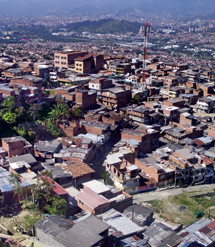 Vista de uno de los antiguos barrios del narcotraficante Pablo Escobar. (Foto: W. Fernández) Vista de uno de los antiguos barrios del narcotraficante Pablo Escobar. (Foto: W. Fernández)