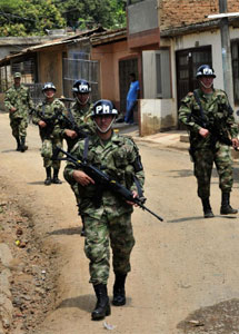Patrullando las calles de Cali. | Efe