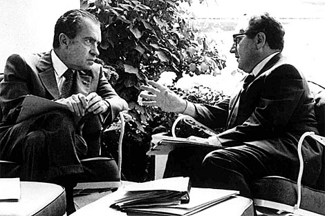 Nixon (izq.) con Kissinger, en la Casa Blanca. | Archivo