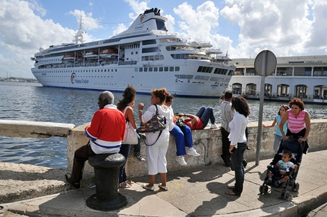 Una navio de crucero en el puerto de La Habana. | Efe