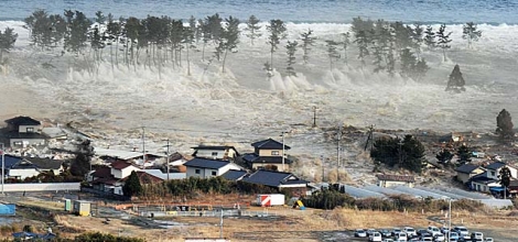 El tsunami provocado por el terremoto de Japón golpea la localidad nipona de Natori, en la prefectura de Miyagi. | AP El tsunami provocado por el terremoto de Japón golpea la localidad nipona de Natori, en la prefectura de Miyagi. | AP
