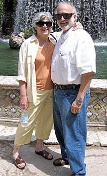 Gross y su esposa en Italia. | Reuters