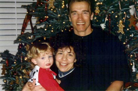 Arnold Schwarzenegger con su amante y el hijo de ambos. | GTres