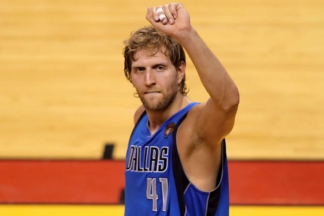 Mavericks Stampede: Dirk Leads Dallas to by Mahoney, Rob