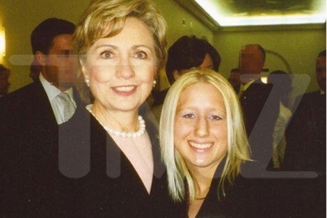 Hillary Clinton con Sammy Spades. | Foto: TMZ