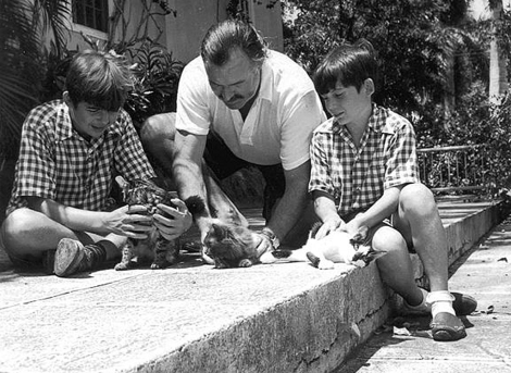 Hemingway con sus hijos en la Finca Vigía, en San Vicente de Paula.