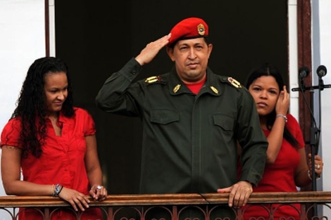 Chávez junto a sus hijas en el palacio de Miraflores. | AFP