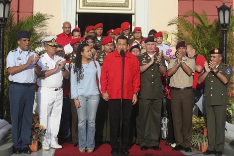 Chávez es despedido en Caracas antes de partir a Cuba este sábado. | Reuters