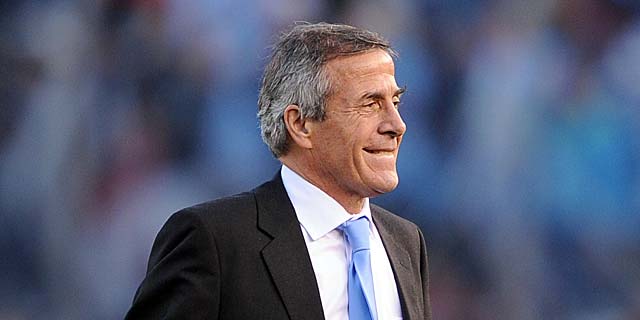 Tabarez muestra su felicidad tras la victoria final. | Afp