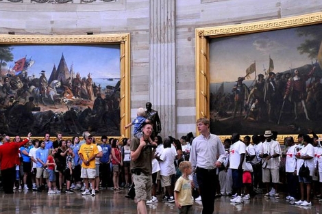 Los turistas llenaron la Rotunda del Capitolio el sábado. | AFP