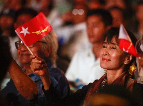 El icono de la democracia birmana, Aung San Suu kyi, en un acto de su partido, en Yangon. | Reuters 