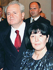 Milosevic y su esposa, Mirjana. (Foto: AP)