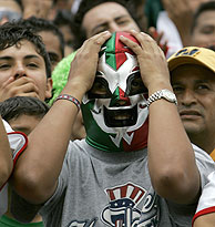 La campaña y el Mundial de fútbol reparten las pasiones mexicanas durante estos días. (Foto: AP) La campaña y el Mundial de fútbol reparten las pasiones mexicanas durante estos días. (Foto: AP)