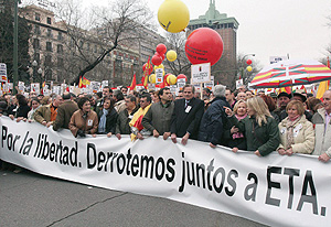 Imagen de la cabecera de la marcha. (Foto: EFE)