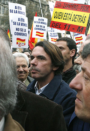 El ex presidente José María Aznar en la manifestación. (Foto: EFE)