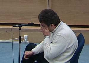 Mahmoud Slimane llora durante su interrogatorio.