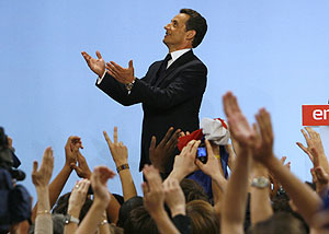 Sarkozy, ante sus seguidores. (Foto: REUTERS) MÁS IMÁGENES