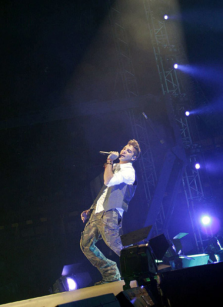 Bisbal, en un momento de su actuación. (Foto: EFE)
