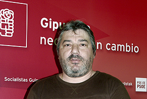 Isaías Carrasco, en un acto del PSE en Guipúzcoa, en 2004. (Foto: AP) Isaías Carrasco, en un acto del PSE en Guipúzcoa, en 2004. (Foto: AP)