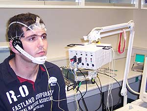 Demostración del sistema que permite leer los ojos y enviar órdenes a un robot title=Demostración del sistema que permite leer los ojos y enviar órdenes a un robot