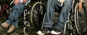 Un grupo de discapacitados en una manifestación. (Foto: EFE)
