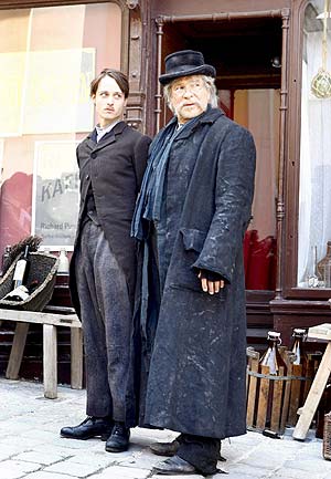 Los actores Tom Schilling y Goetz George durante el rodaje de la pel cula 