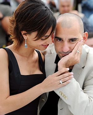 La actriz Martina Gusman junto a su marido y director de &rsquo;Leonera&rsquo;, Pablo Trapero. (Foto: AFP)