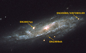 Imagen del 'Swift' de la galaxia 'NGC 2770' con dos supernovas, 'SN 2007 UY' y la recién nacida 'SN 2008 D'. Junto a ellas, una antigua supernova detectada en 1999, ya extinta. (Foto: NASA) Imagen del 'Swift' de la galaxia 'NGC 2770' con dos supernovas, 'SN 2007 UY' y la recién nacida 'SN 2008 D'. Junto a ellas, una antigua supernova detectada en 1999, ya extinta. (Foto: NASA)