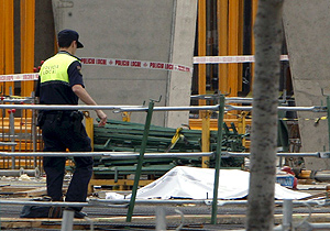 Cuatro personas han muerto en el accidente ocurrido en las obras del estadio. (Foto: EFE)