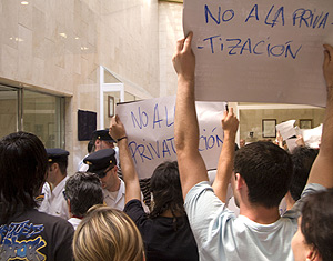 Trabajadores del Hospital de Mostoles durante la protesta