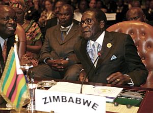 Mugabe, durante la XI Cumbre de la Unión Africana en Sharm el Sheij, Egipto. (Foto: EFE) Mugabe, durante la XI Cumbre de la Unión Africana en Sharm el Sheij, Egipto. (Foto: EFE)