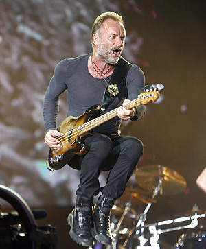 Sting, durante la actuación de The Police en Arganda del Rey. (Foto: Sergio González)
