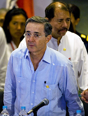 Álvaro Uribe, presidente de Colombia, junto a su homólogo de Nicaragua, Daniel Ortega. (Foto: AFP) Álvaro Uribe, presidente de Colombia, junto a su homólogo de Nicaragua, Daniel Ortega. (Foto: AFP)