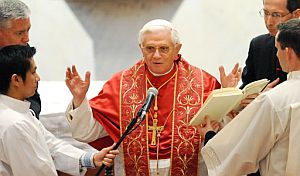 Benedicto XVI, durante la homilía. (Foto: AFP)