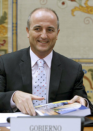 El ministro de Industria, Turismo y Comercio, Miguel Sebastián, durante su comparecencia en el Congreso de los Diputados para explicar el plan de ahorro energético. (Foto: EFE) El ministro de Industria, Turismo y Comercio, Miguel Sebastián, durante su comparecencia en el Congreso de los Diputados para explicar el plan de ahorro energético. (Foto: EFE)
