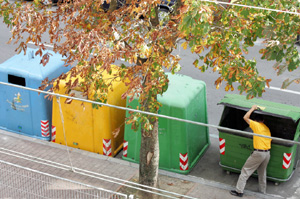 Contenedores de reciclaje selectivo (Foto: Justy García). Contenedores de reciclaje selectivo (Foto: Justy García).