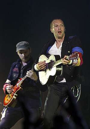 El grupo brit�nico, durante su actuaci�n en Madrid. (Foto. EFE)