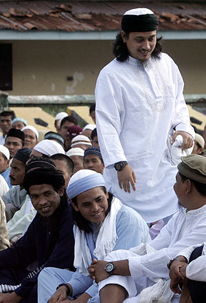 Los tres autores de la masacre de Bali, durante su juicio. (Foto: AFP)