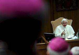 El Papa, en un acto con obispos en el Vaticano. (Foto: EFE) El Papa, en un acto con obispos en el Vaticano. (Foto: EFE)