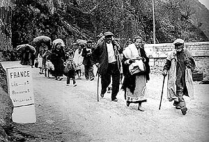 Miles de ancianos y niños cruzan la frontera en 1939. (Foto: Archivo)
