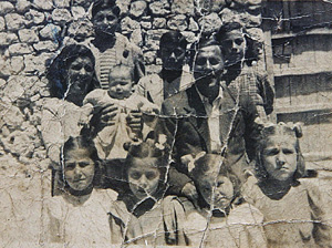 Antigua fotografía familiar. Antigua fotografía familiar.