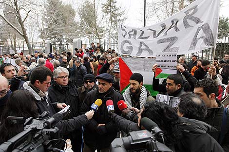 Manifestantes en apoyo de la población civil de Gaza. (Foto: RICARDO MUÑOZ)