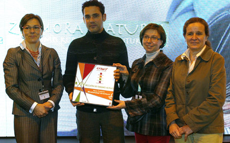 El gerente Antonio Campesino recibe el premio. | Ical
