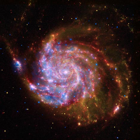 Fotografía de la galaxia Messier compuesta de imágenes enviadas por los telescopios Hubble, Spitzer y Chandra. | NASA