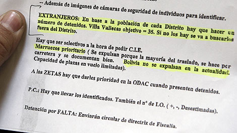 Documento interno de una comisar&iacute;a en el que se pide un n&ordm; m&iacute;nimo de detenciones. | Efe