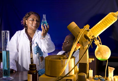 Tebello Nyokong, química sudafricana premiada en 'For Women in Science' en Paris. / Micheline Pelletier / L'Oréal