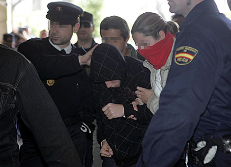 El menor Javier G.M., conocido como El Cuco, a su llegada al juzgado. | J. Morón