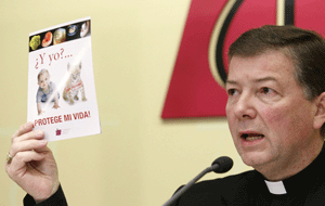 El secretario general de la Conferencia Episcopal, Juan Antonio Martínez Camino, durante la rueda de prensa que ofreció para presentar la campaña contra el aborto. | Efe