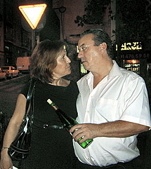 Antonio Montalbo y su esposa, Nines, en su 31º aniversario de bodas, en octubre de 2008.