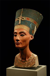 Reina de la Dinastía XVIII de Egipto, Nefertiti